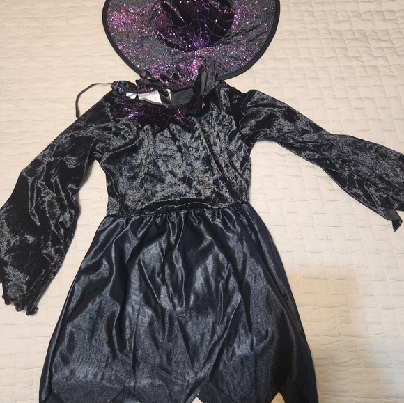 Kid's Witch Costume - Picture 3 of 3